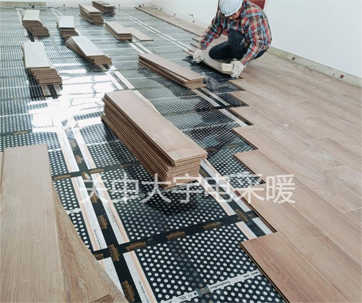 农村自建房改造、电热膜加木地板施工